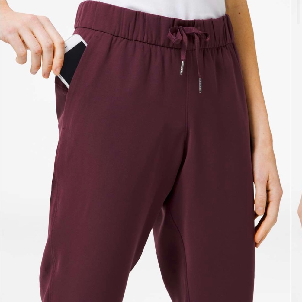 Lululemon On the Fly Woven Jogger, size 10